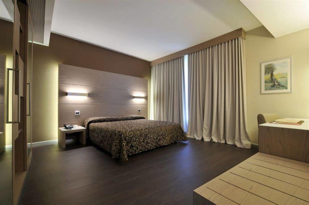 Hotel Federico II Iesi Luaran gambar